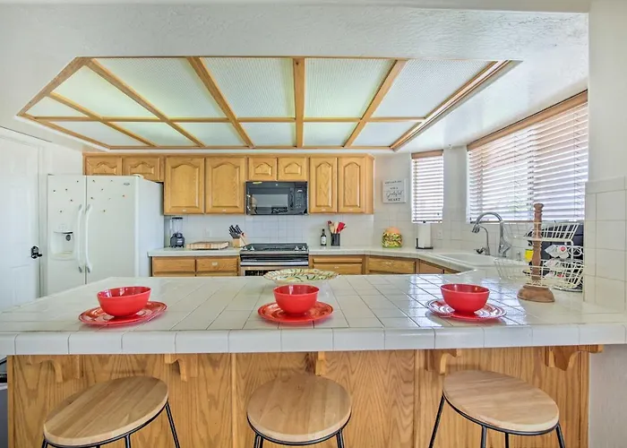 Sunny Retreat W/ Private Pool & Grill! Ferienhaus