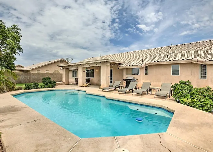 Ferienhaus Sunny Retreat W/ Private Pool & Grill! *