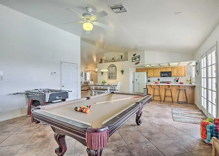 Sunny Retreat W/ Private Pool & Grill! Ferienhaus