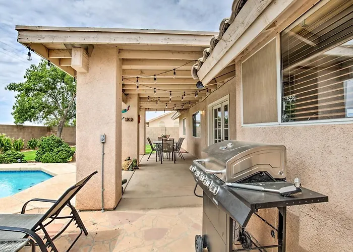 Sunny Retreat W/ Private Pool & Grill! Ferienhaus
