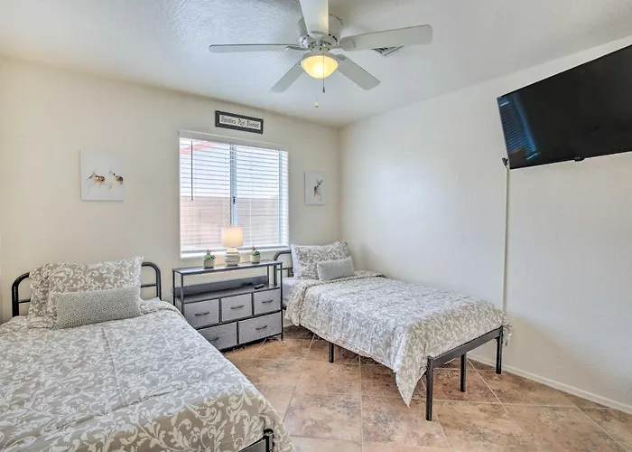 Sunny Retreat W/ Private Pool & Grill! * Yuma
