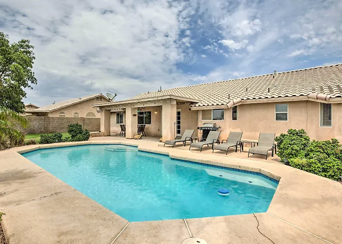 Ferienhaus Sunny Retreat W/ Private Pool & Grill!